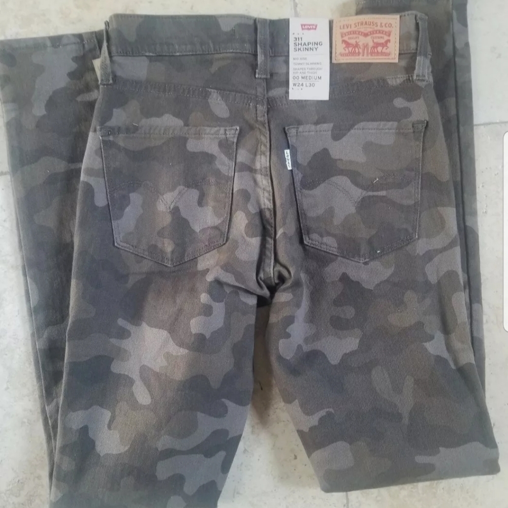 Levi's - Picture 4 of 4